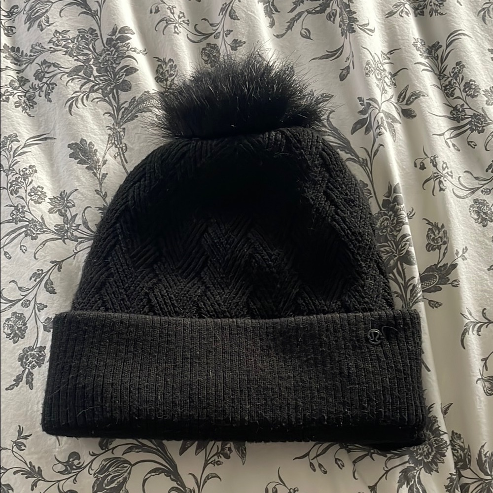 Lululemon Black Knit Pom Beanie